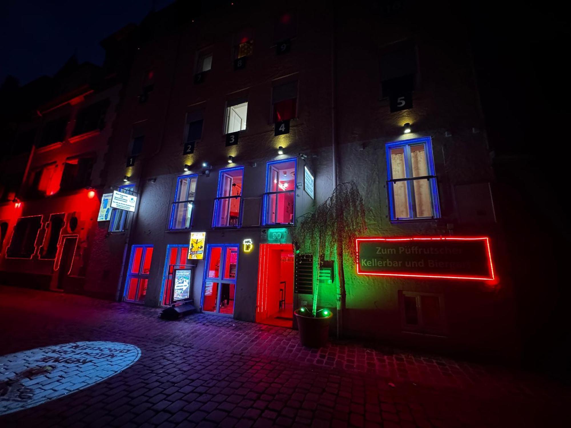 Femina - Direkt Im Rotlichtviertel Liebeshotel