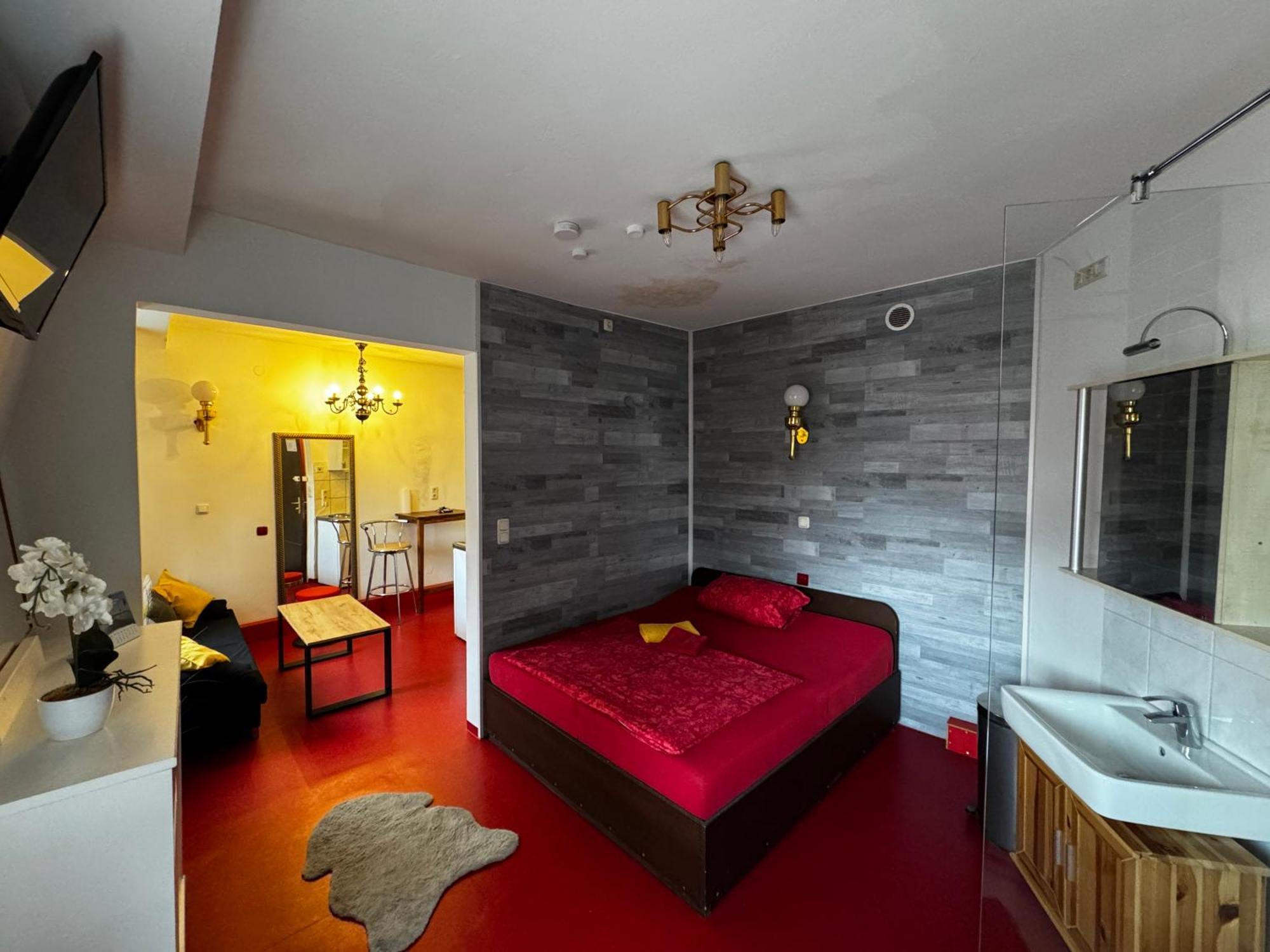 Femina - Direkt Im Rotlichtviertel Love hotel *